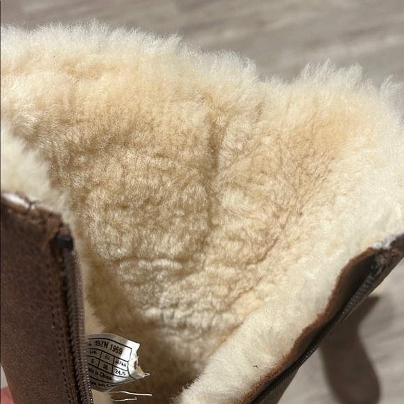 UGG Dark Brown Sheepskin-Lined Winter Boots - Picture 3 of 10